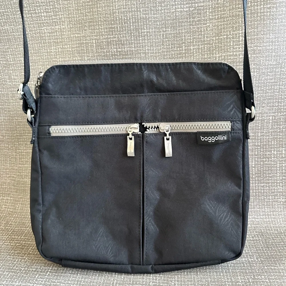 Baggallini Black Nylon Crossbody Messenger Bag Lightweight Travel Everyday